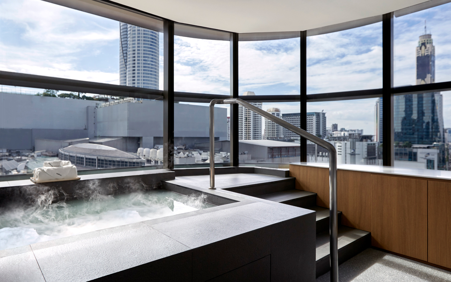 Luxury public onsen in Bangkok